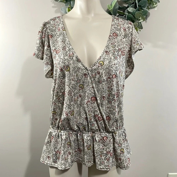 NWOT Melloday Floral Peplum Faux Wrap Flutter Cap Sleeve Top S - Picture 1 of 16